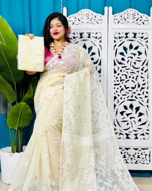 Off White Soft Lota Jamdani Sari With Blouse Piece