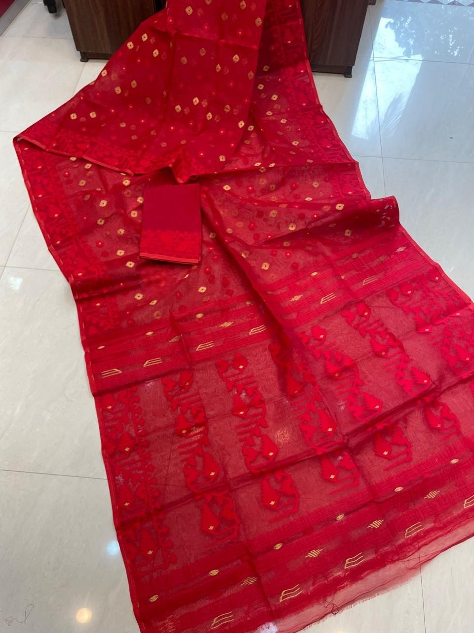 Red Soft Buti Karat Jamdani Sare With Blouse Piece