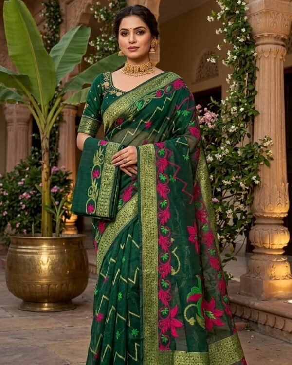 Shiuli Soft Dhakai Jamdani Sari with Blouse Piece - Bottle Green