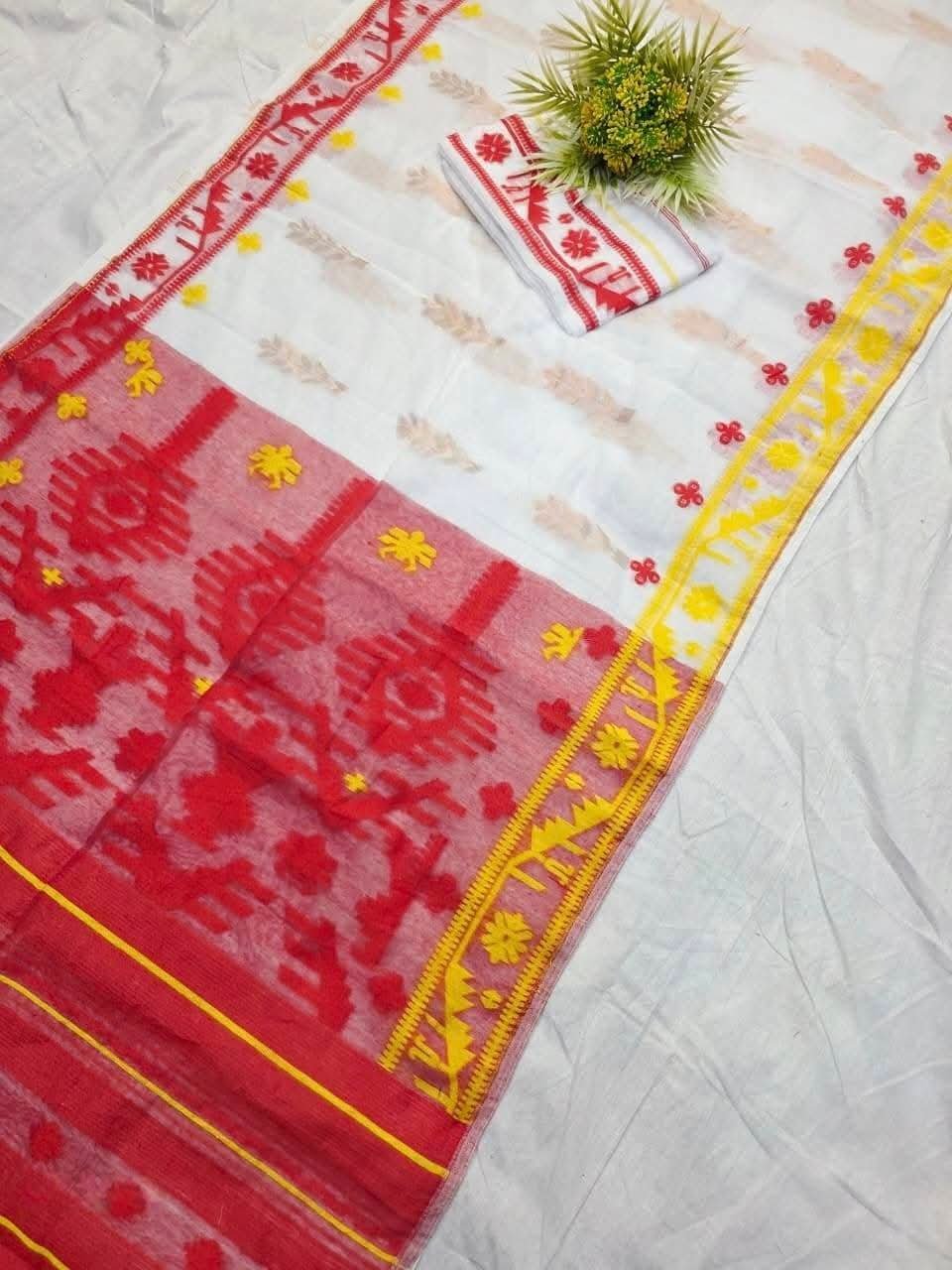 Shiuli Korat Soft Dhakai Jamdani Saree with Blouse Piece - White - Image 2